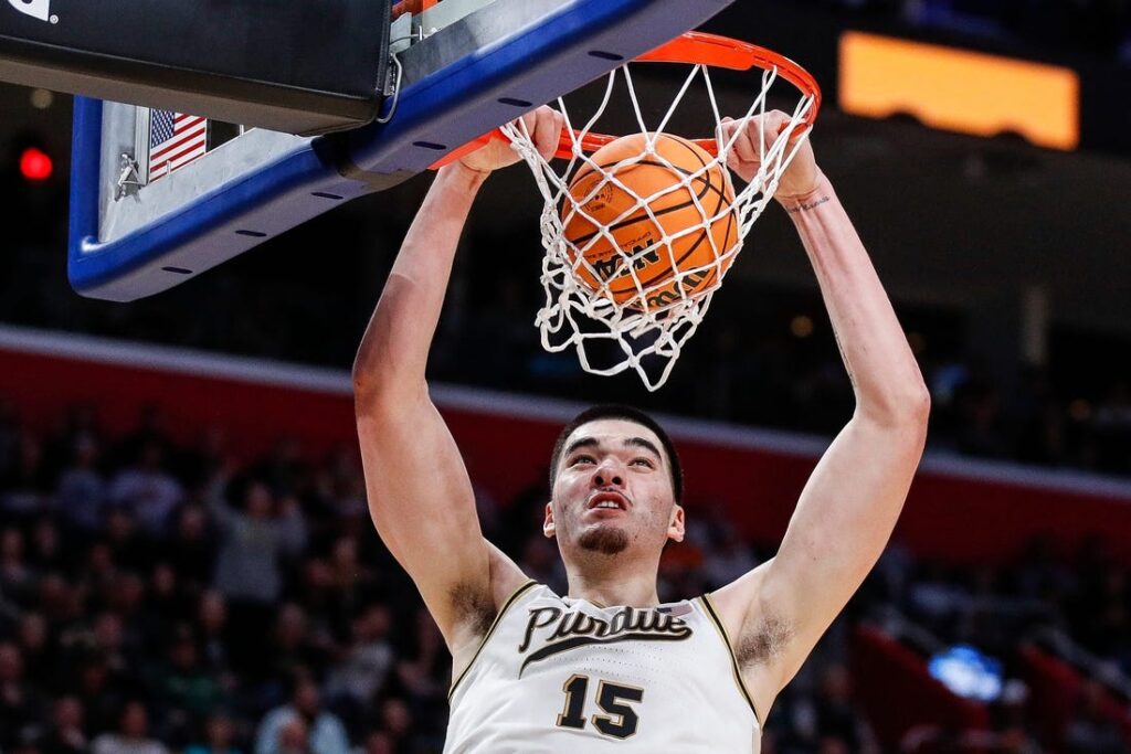 zach edey dunks
