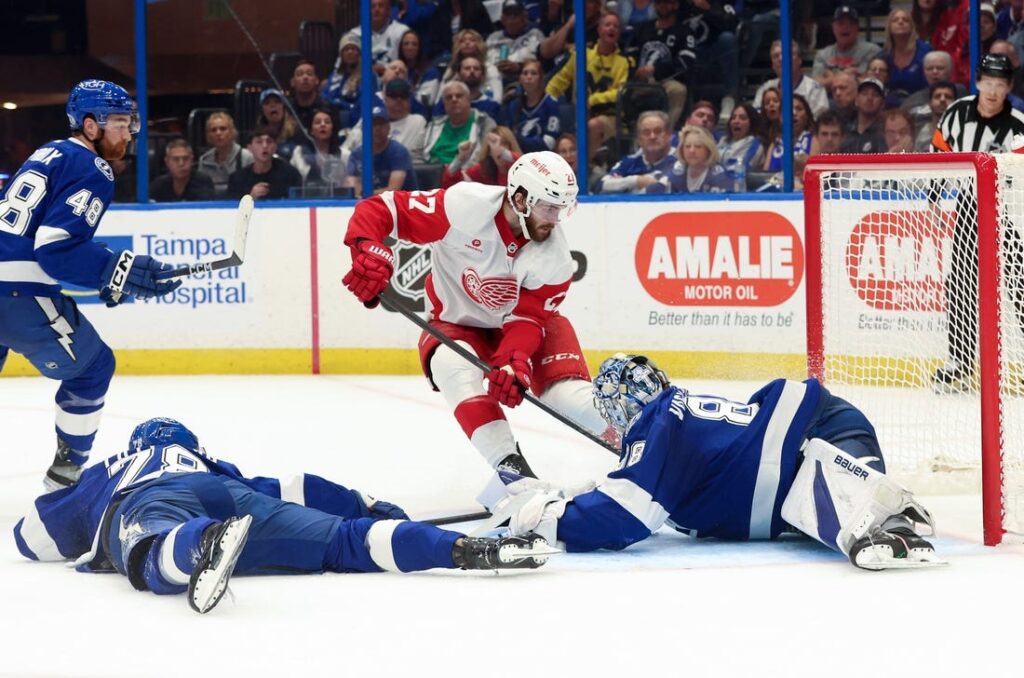 Red Wings, Lightning