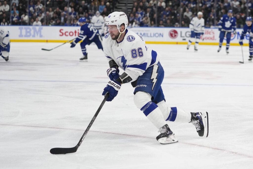 Lightning, leafs