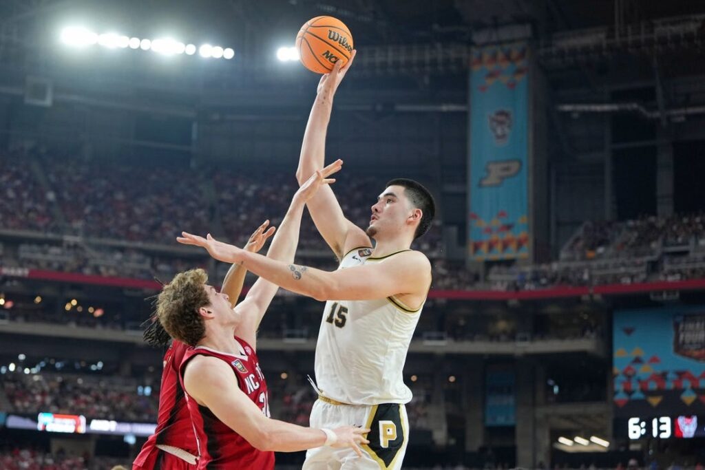 zach edey shoots