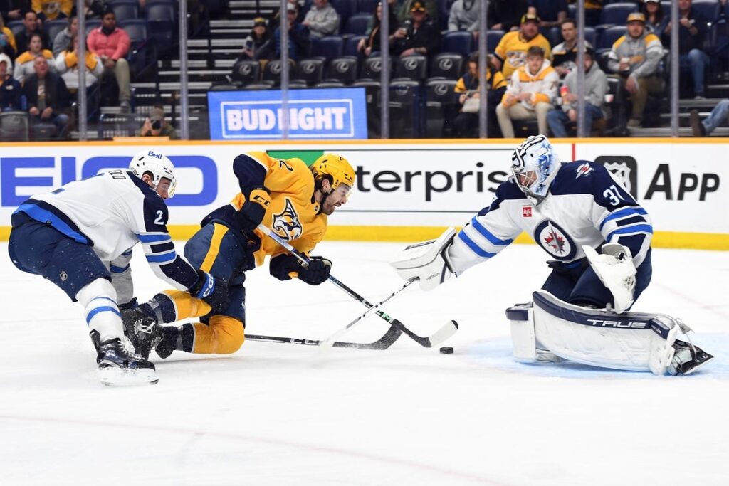 Jets, Predators