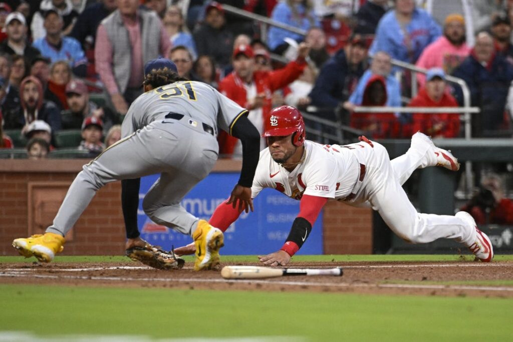 contreras brewers cardinals