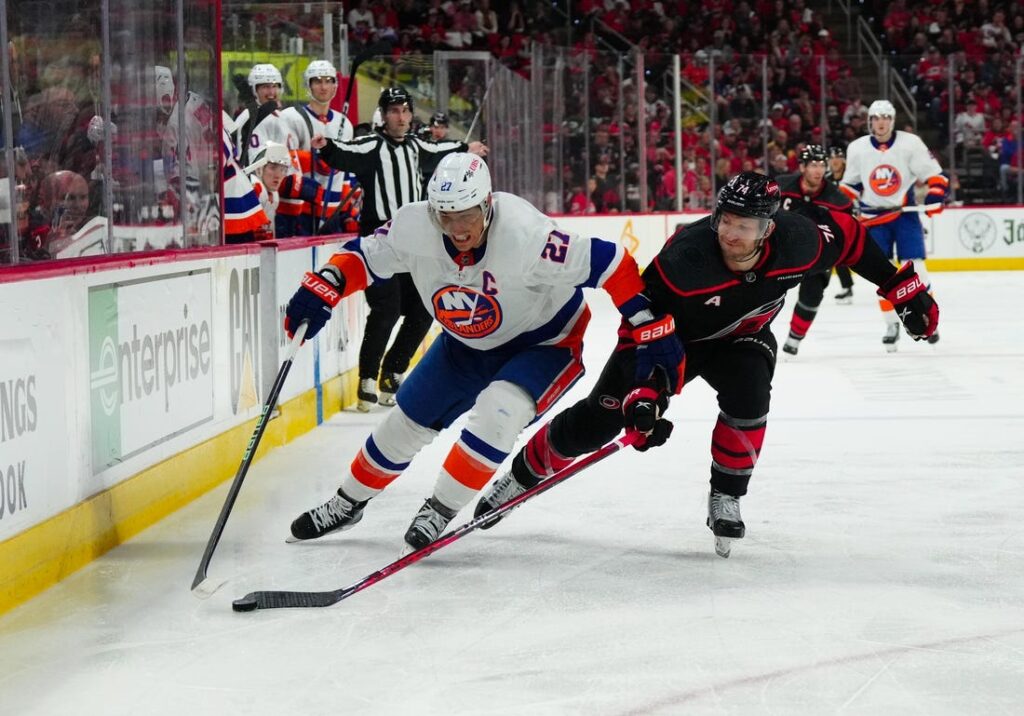 Hurricanes, Islanders