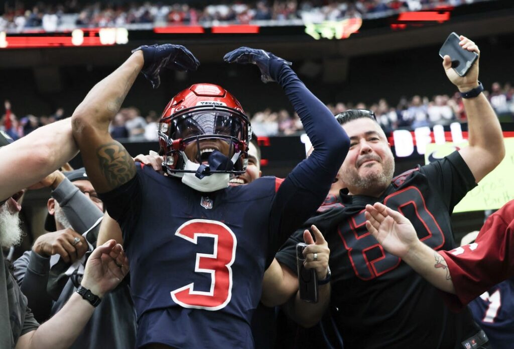 Recovered From Injury And Gunshot, Texans WR Tank Dell At OTAs - Field ...