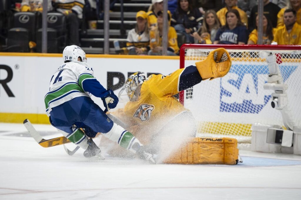 Canucks, Predators