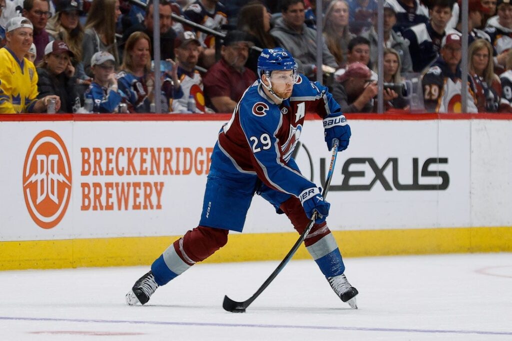 nathan mackinnon