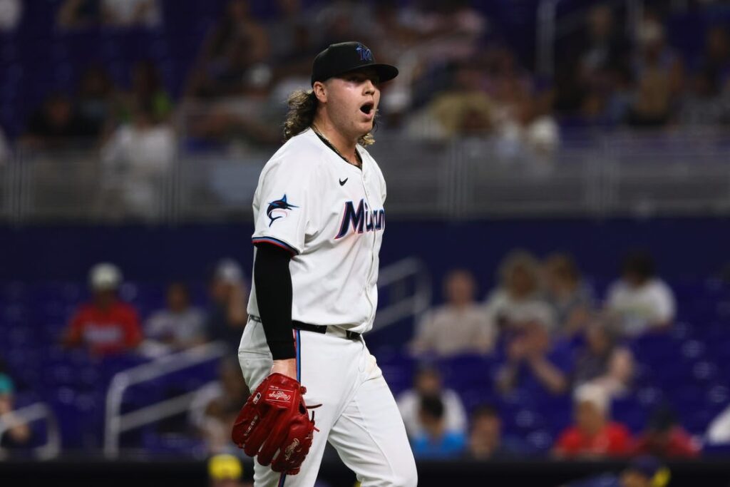 Marlins down Brewers on Josh Bell's walk-off single - Field Level Media ...