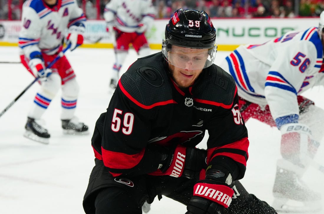 Lightning acquire F Jake Guentzel from Hurricanes for draft pick