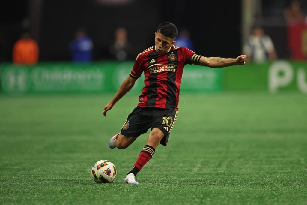 thiago almada