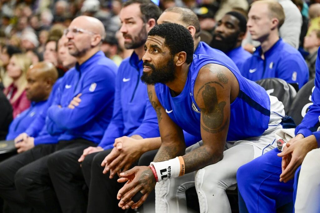 Kyrie Irving, Mavericks, bench