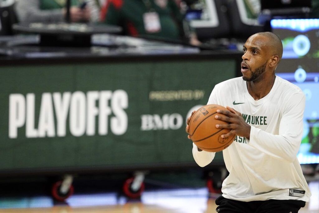bucks khris middleton fiserv