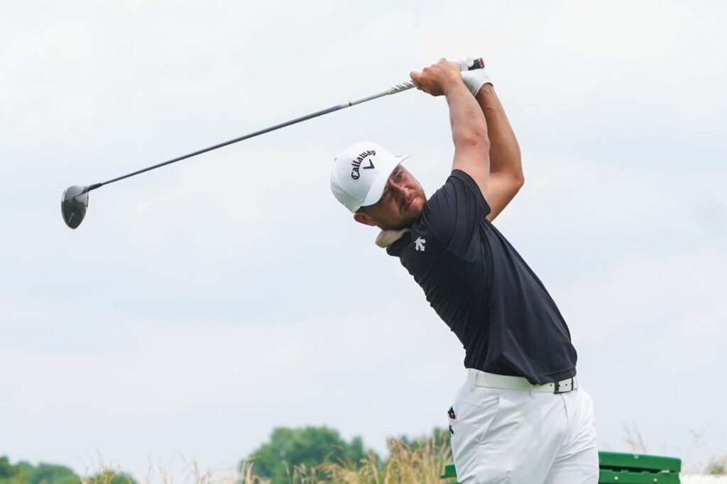 xander schauffele, tee