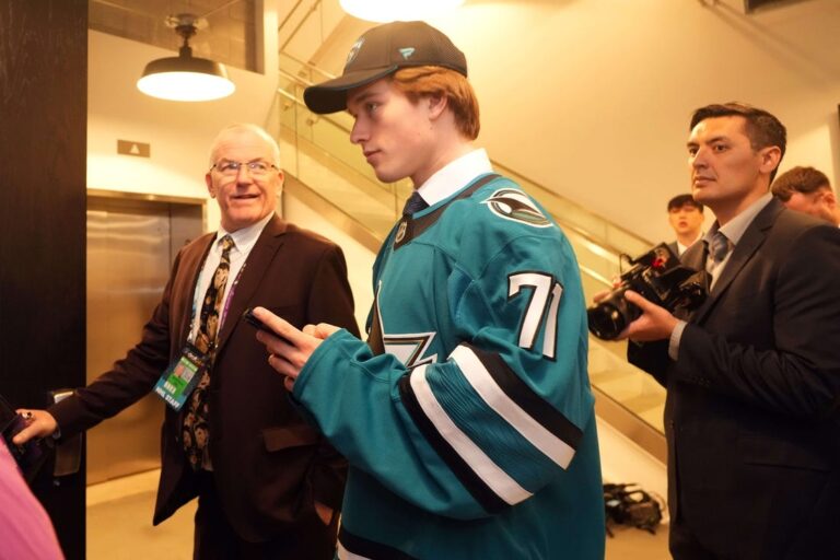 Sharks Sign No. 1 Overall Pick Macklin Celebrini - Field Level Media ...