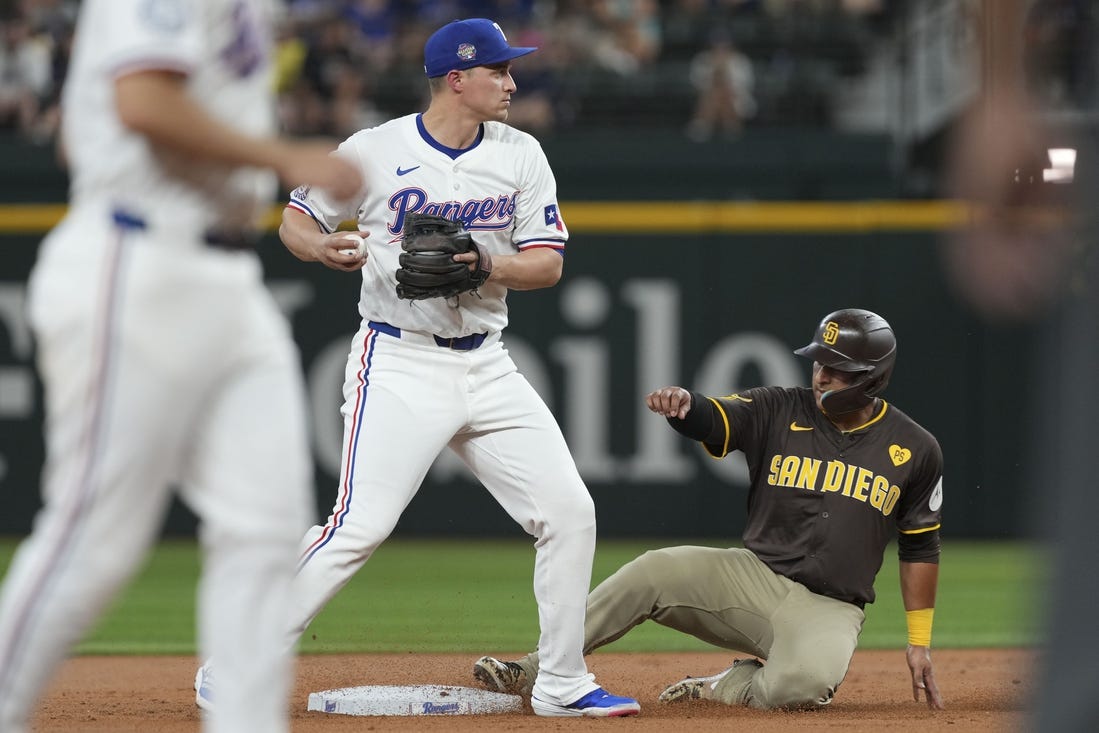 David Peralta ends homer drought as Padres top Rangers - Field Level Media  - Professional sports content solutions | FLM