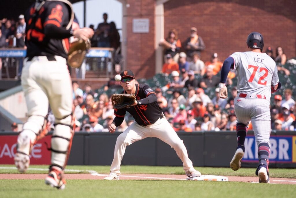 Twins, Giants