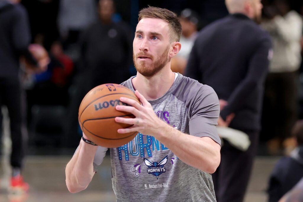 gordon hayward warms