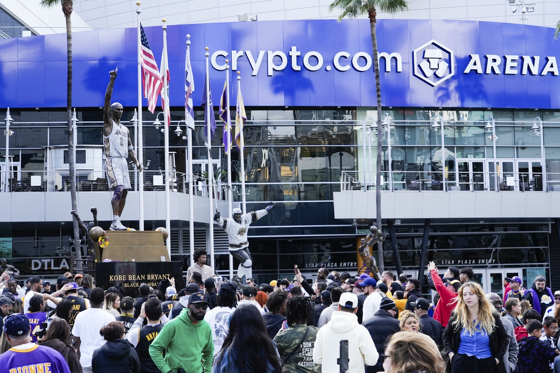 Lakers Unveil Statue Of Kobe, Gianna Bryant - Field Level Media ...