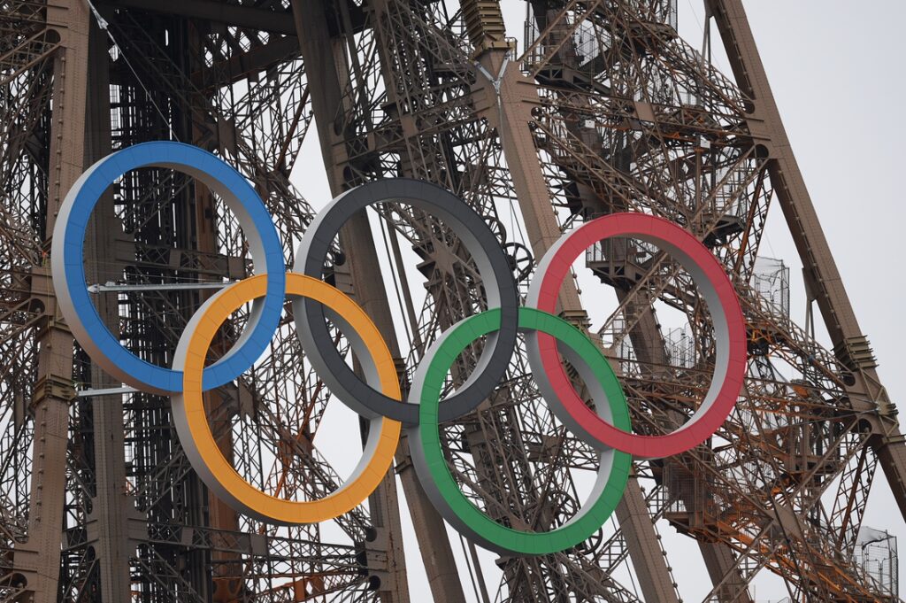 olympics eiffel tower rings