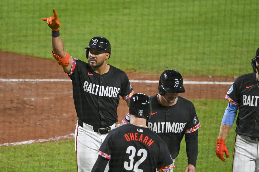 Orioles, Astros, santander