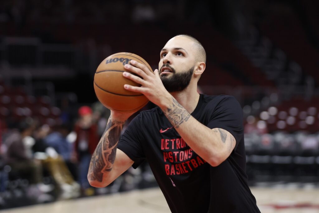 evan fournier warms
