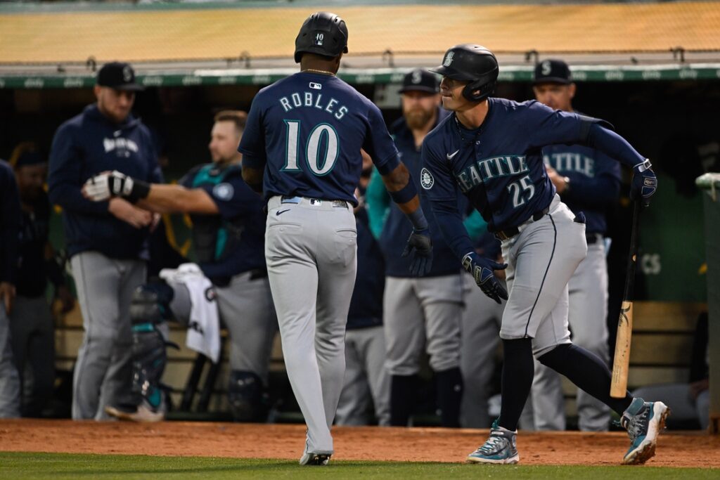 Mariners, Athletics, robles