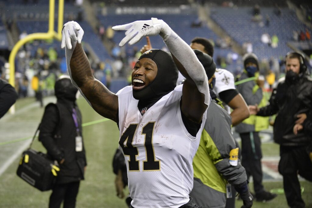 alvin kamara celebrates