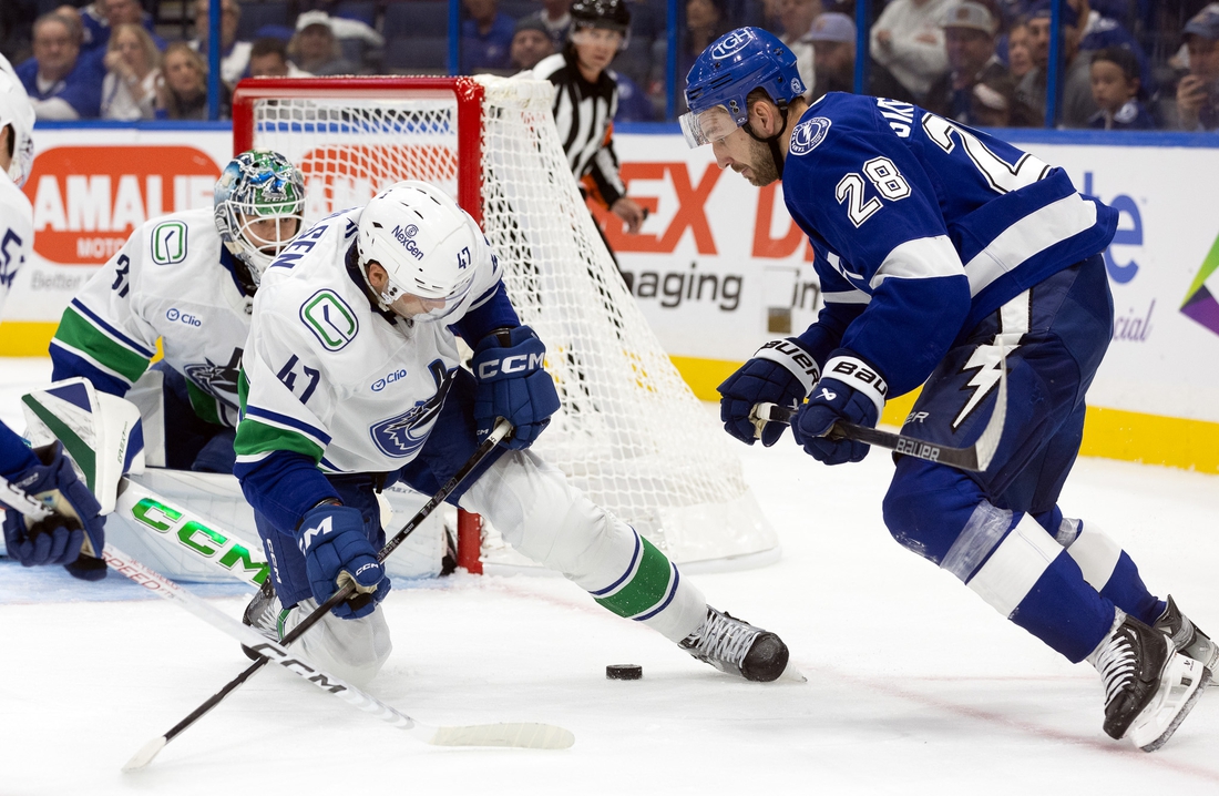 Lightning cruise to homeopening win vs. Canucks Field Level Media