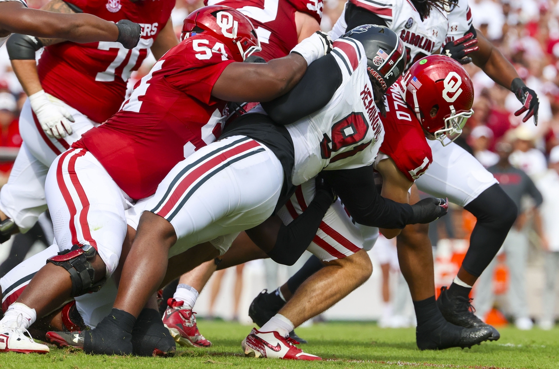 South Carolina's defense scores 2 TDs in rout of Oklahoma Field Level
