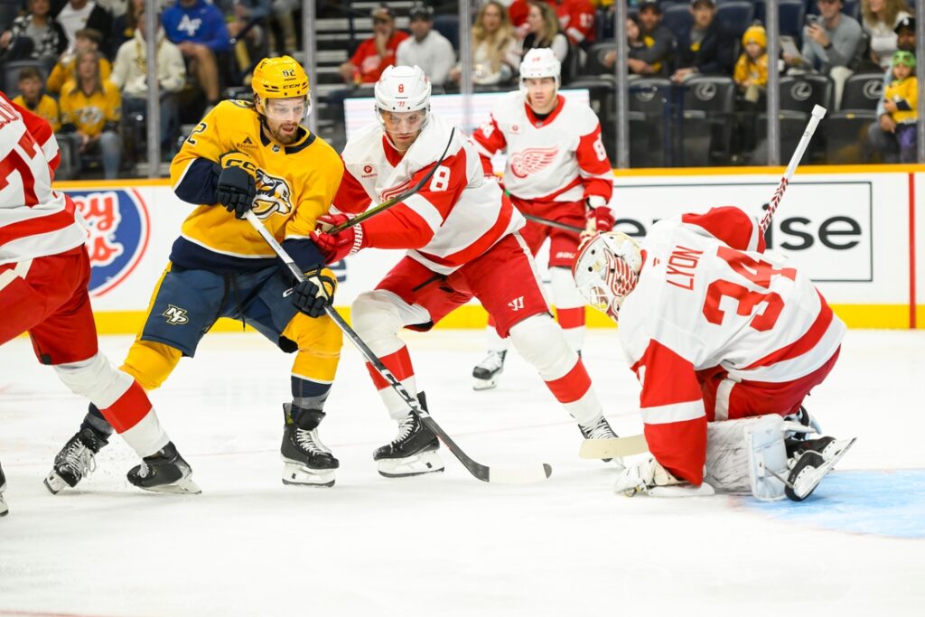 Red Wings, Predators