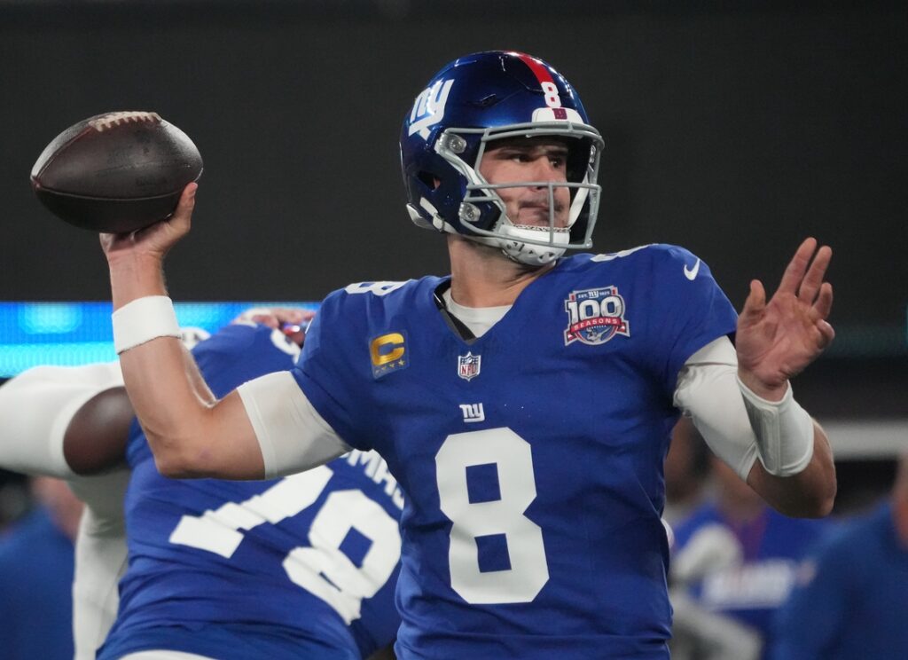 daniel jones, throws