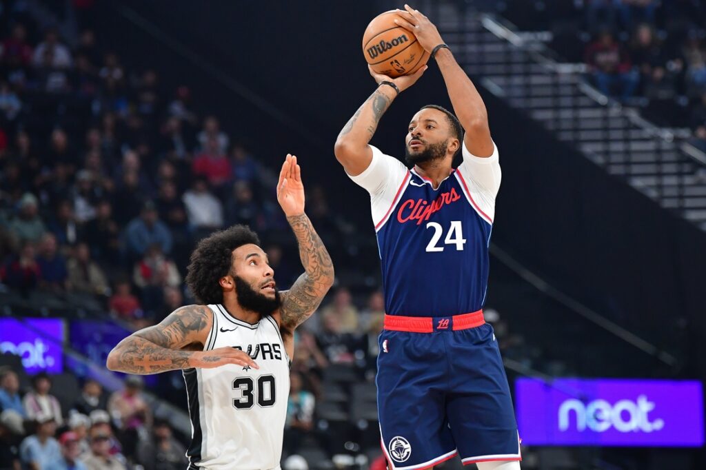 Norman Powell shoots