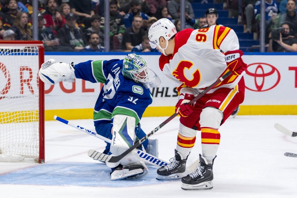 Flames, Canucks