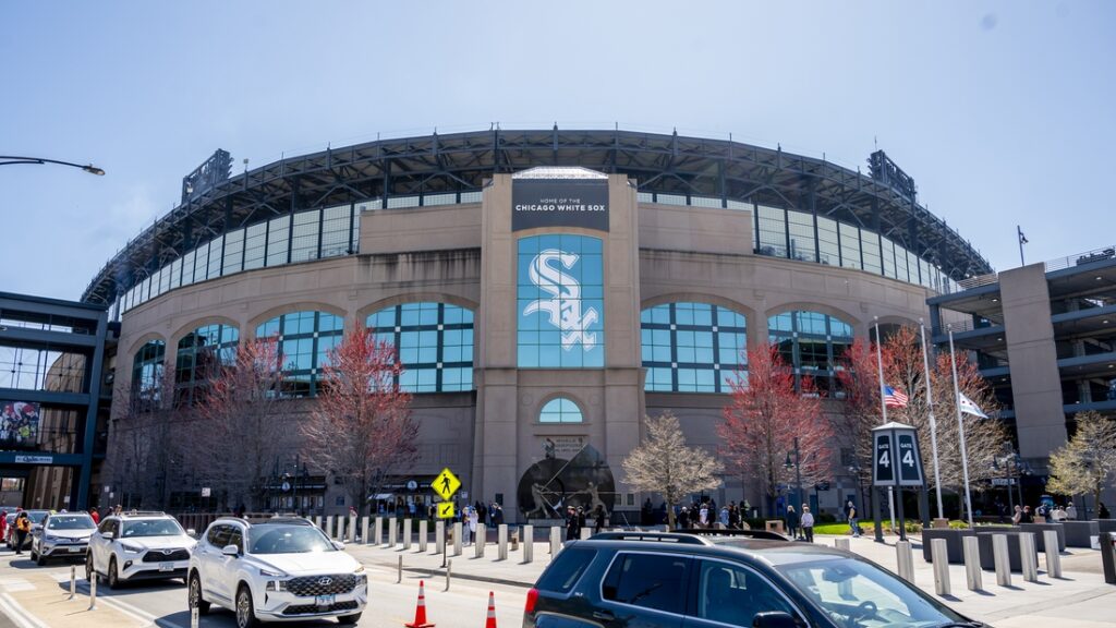 guaranteed rate field general view chicago