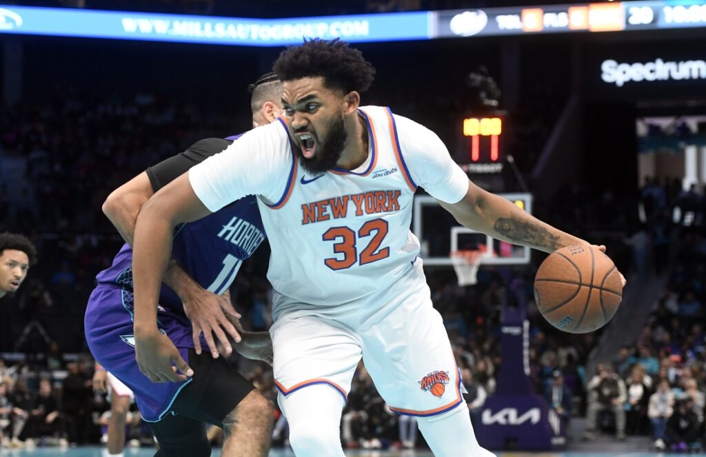 Knicks Hornets Towns