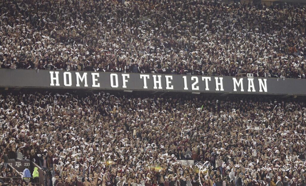 Texas A&M flips 5star OT Lamont Rogers Field Level Media