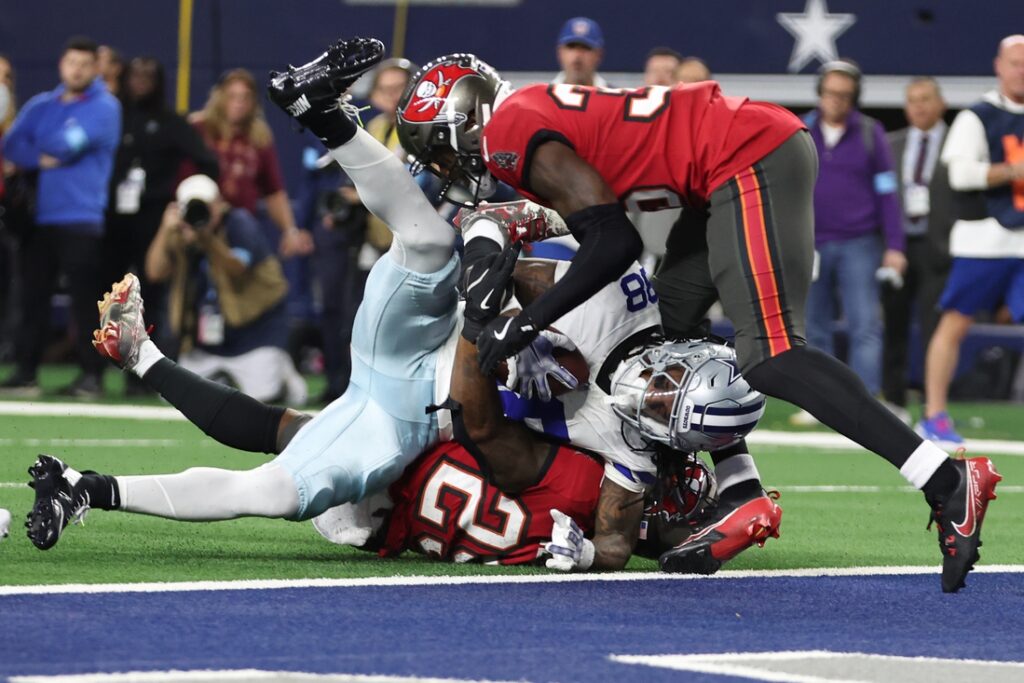 Buccaneers, Cowboys