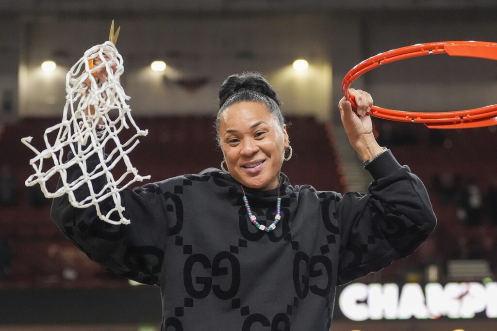 South Carolina's Dawn Staley inks historic $25M extension - Field Level Media - Professional sports content solutions | FLM