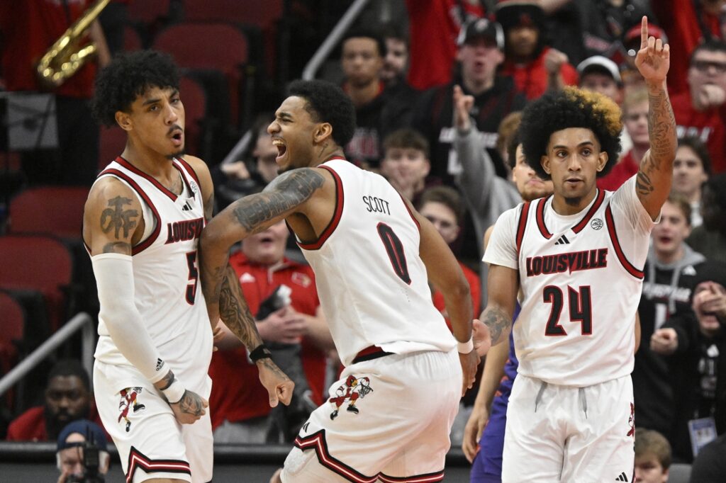 louisville cardinals celebrate