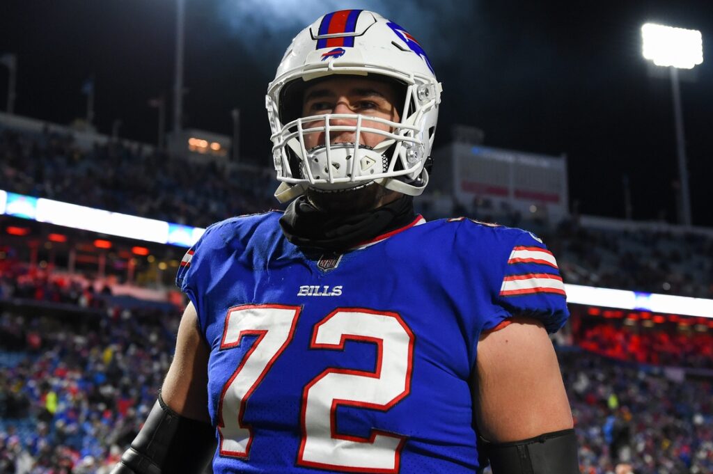 Former Bills OL Stuns NFL by Joining U.S. Army After Retirement