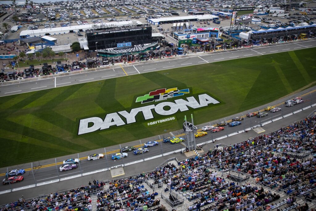 daytona 500 finish line