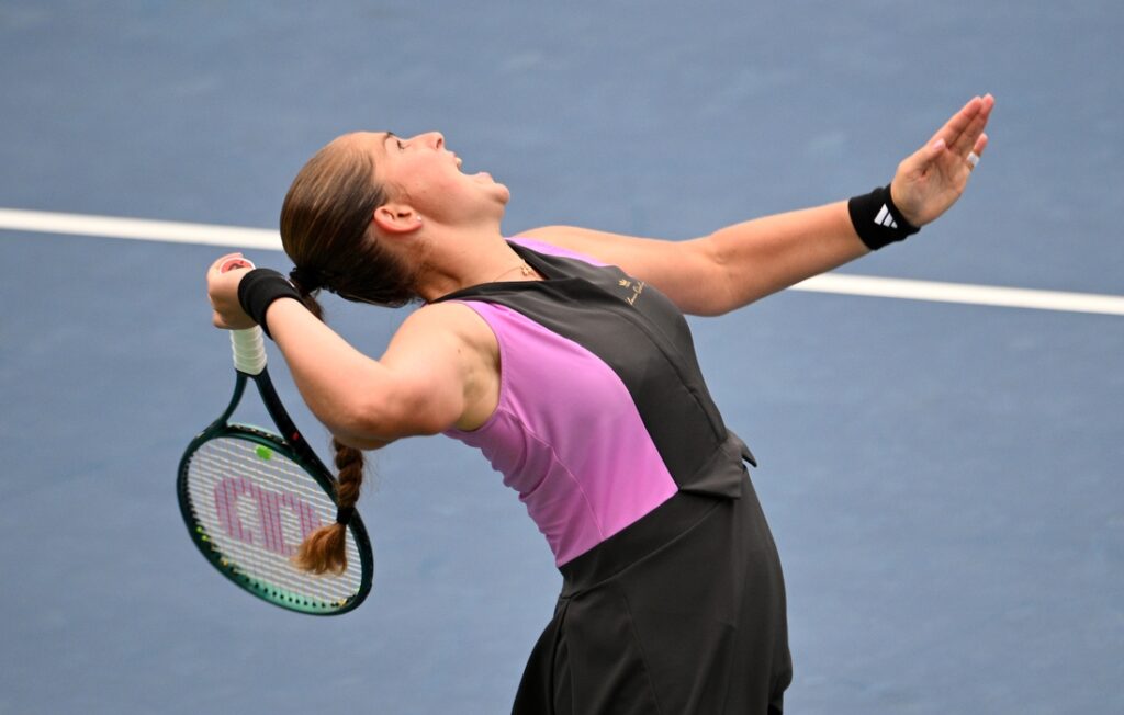 ostapenko serve