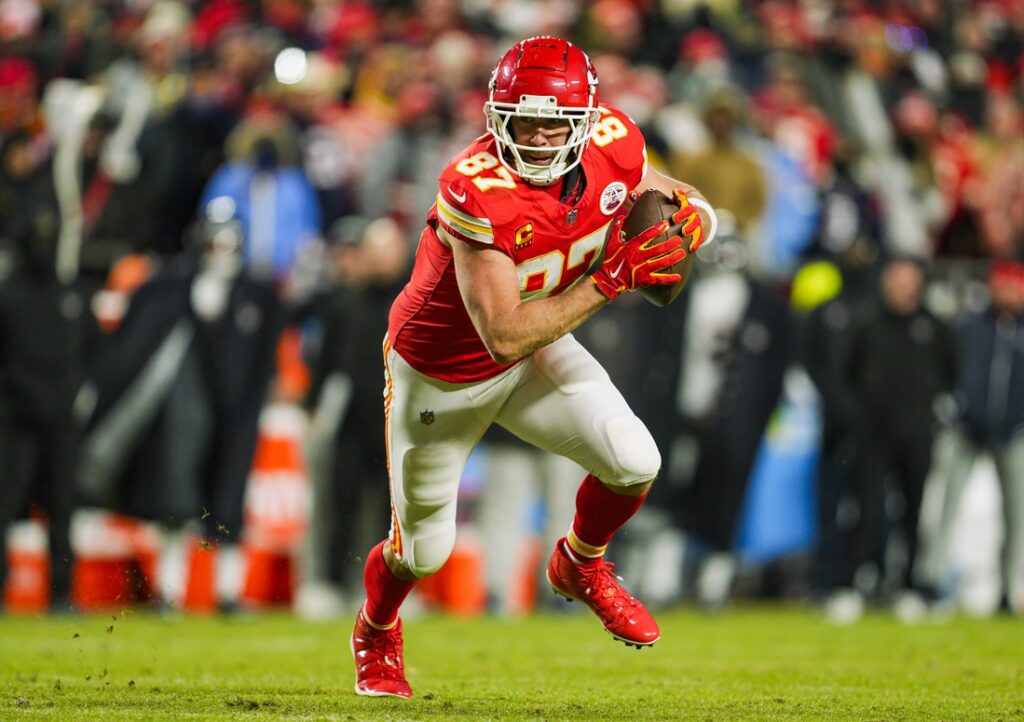 travis kelce runs
