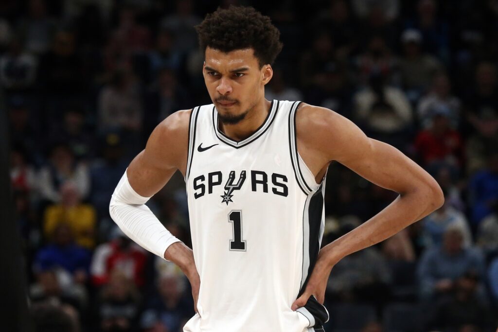 Spurs Victor