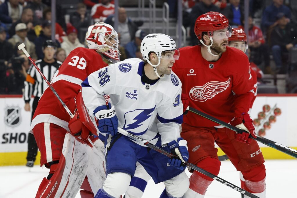 lightning red wings