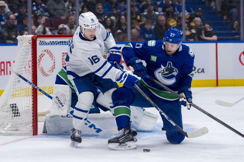 canucks maple leafs