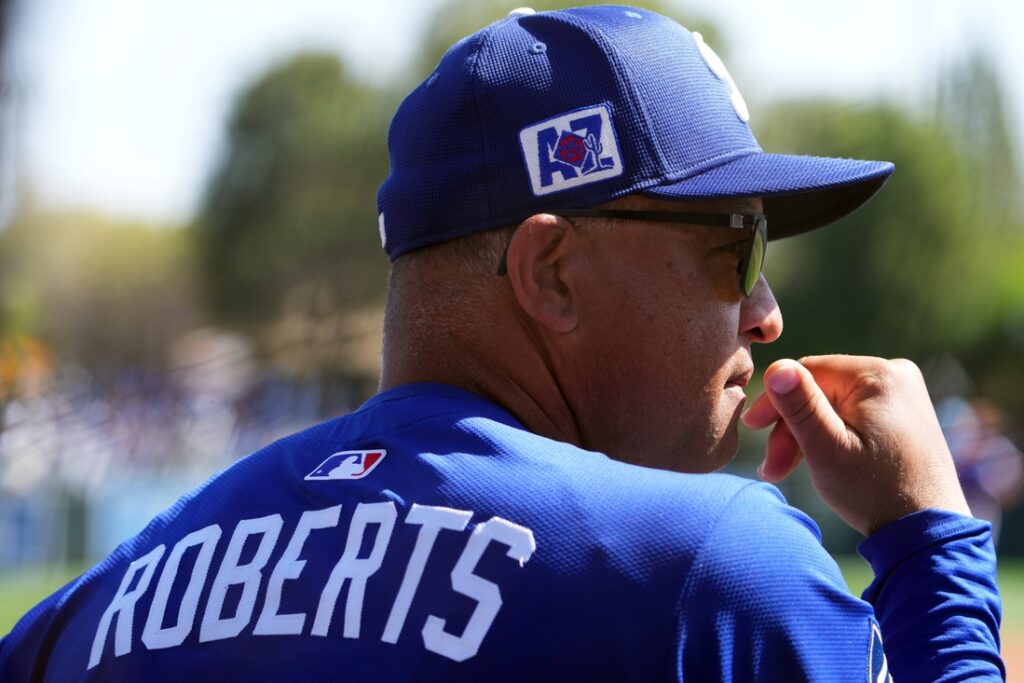 Reports: Dave Roberts, Dodgers agree to 4-year extension - Field Level  Media - Professional sports content solutions | FLM