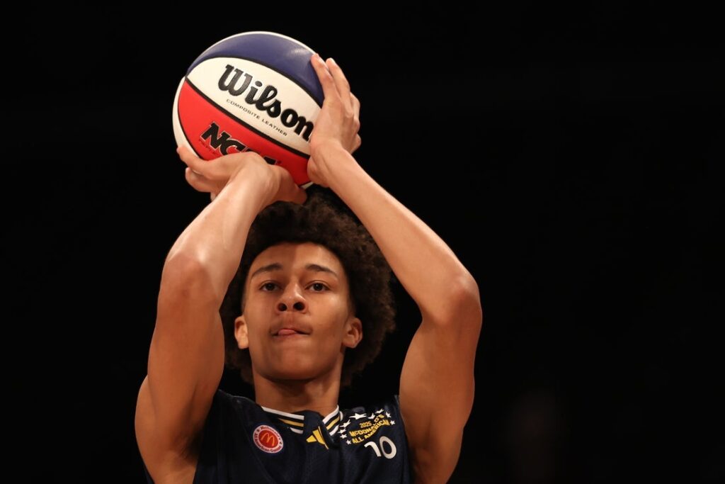 Report: Grizzlies sign G Yuki Kawamura to two-way deal
