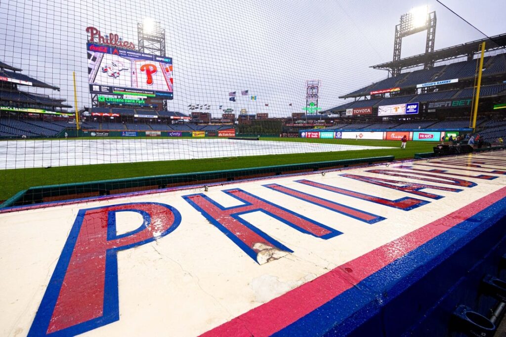 citizens bank park rain