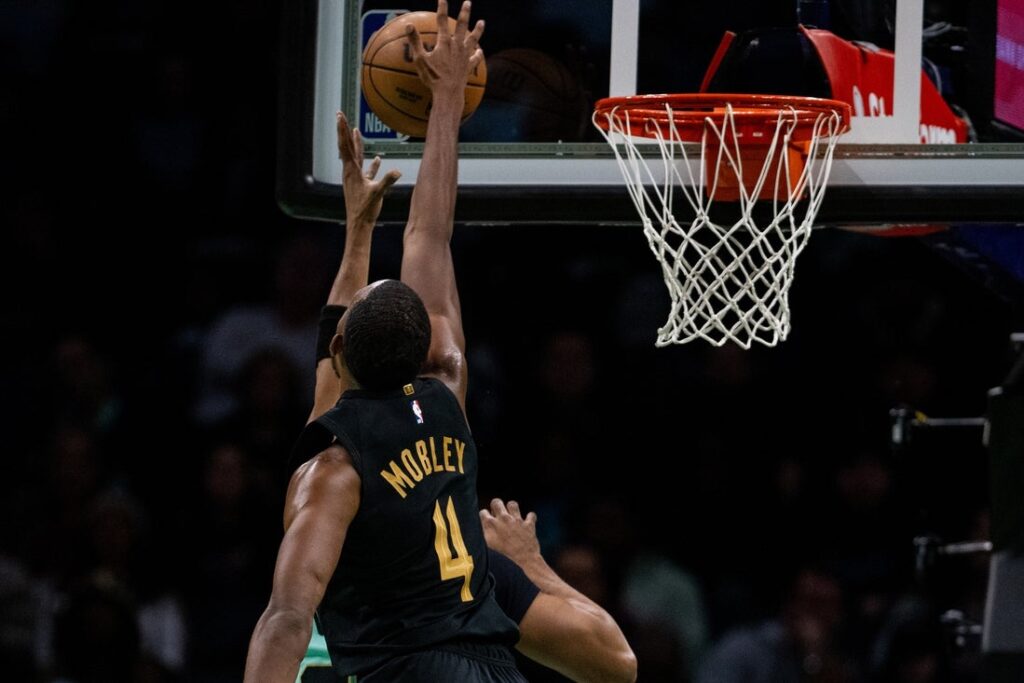 evan mobley blocks shot
