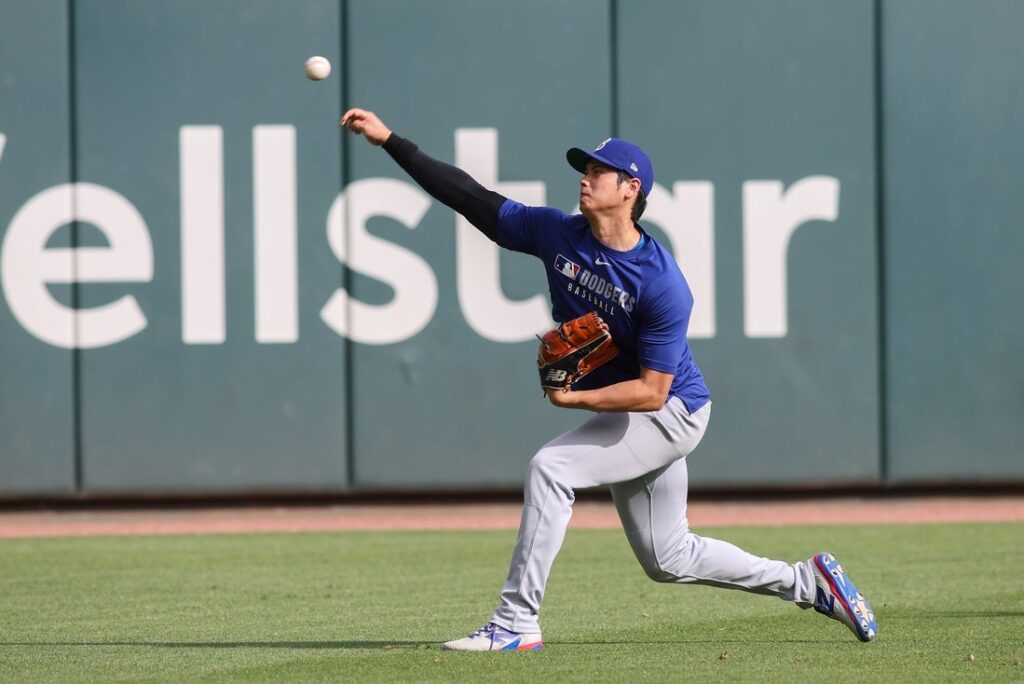 Shohei Ohtani throws